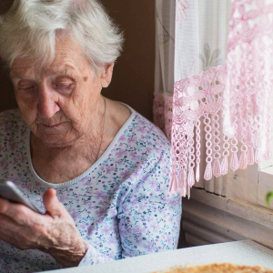 Три жестких запрета ждут пенсионеров, получающих деньги на карту