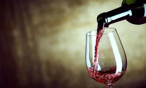 Раскрыто неожиданное полезное свойство красного вина